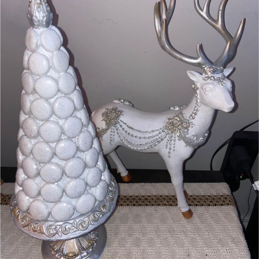 Elegant White and Silver Holiday Decor Set
